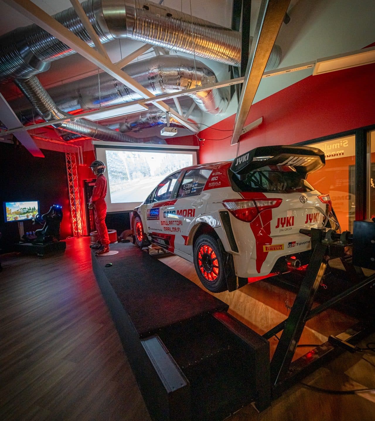 Ralliauto simulaattorimaailmassa