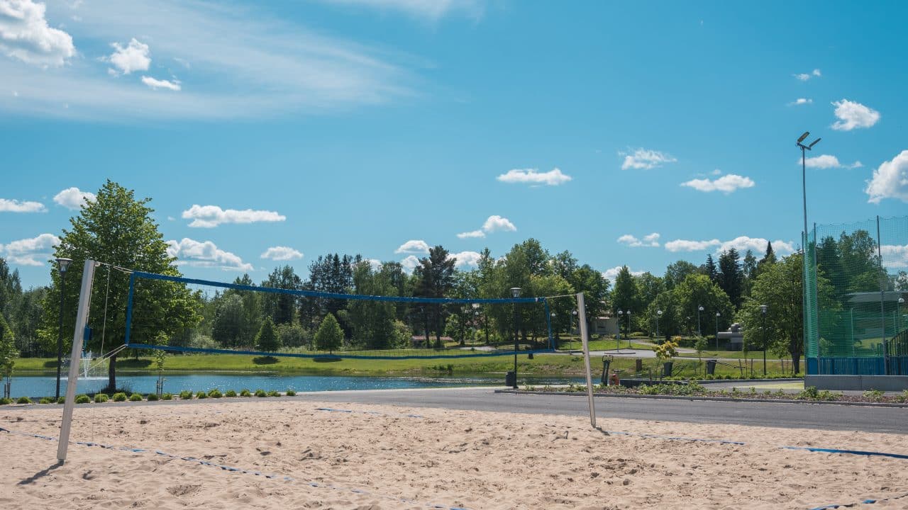 Lentopallokenttä Jämsän maauimalan liikuntapuistossa