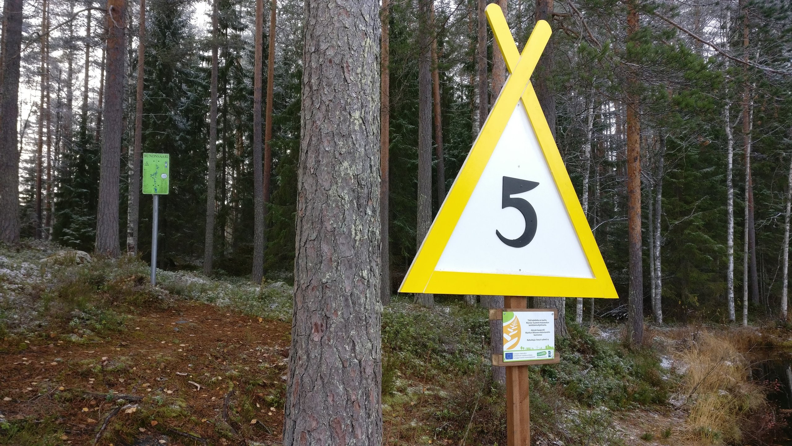 Melontareitin taukopaikan merkki metsässä